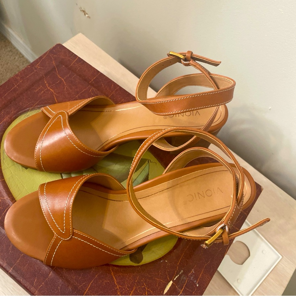 Vionic block heels sandals size 10 - Picture 3 of 5